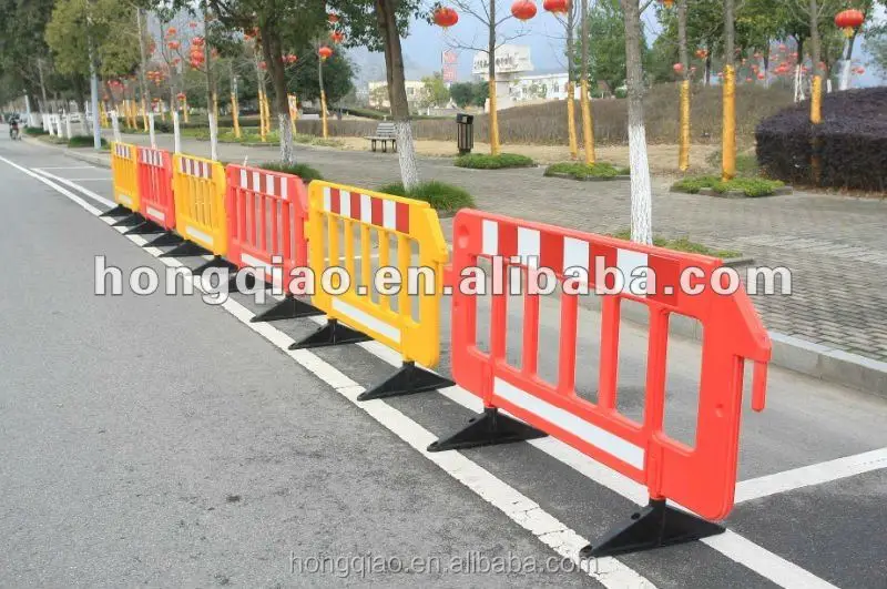 1.95m Plastic Traffic Fence Barrier Temporary Road Safety Traffic Barrier Recycled Car Tyre Rubber 11.5 Kg/pc Red, Yellow CN;ZHE