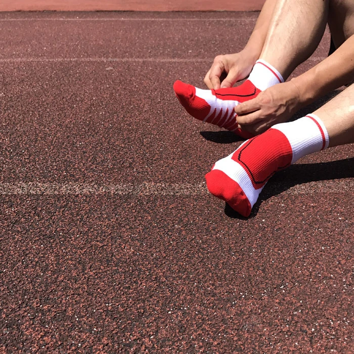  Yiwu лидер продаж мужские удобные нажимные полиамидные спортивные носки для пеших прогулок