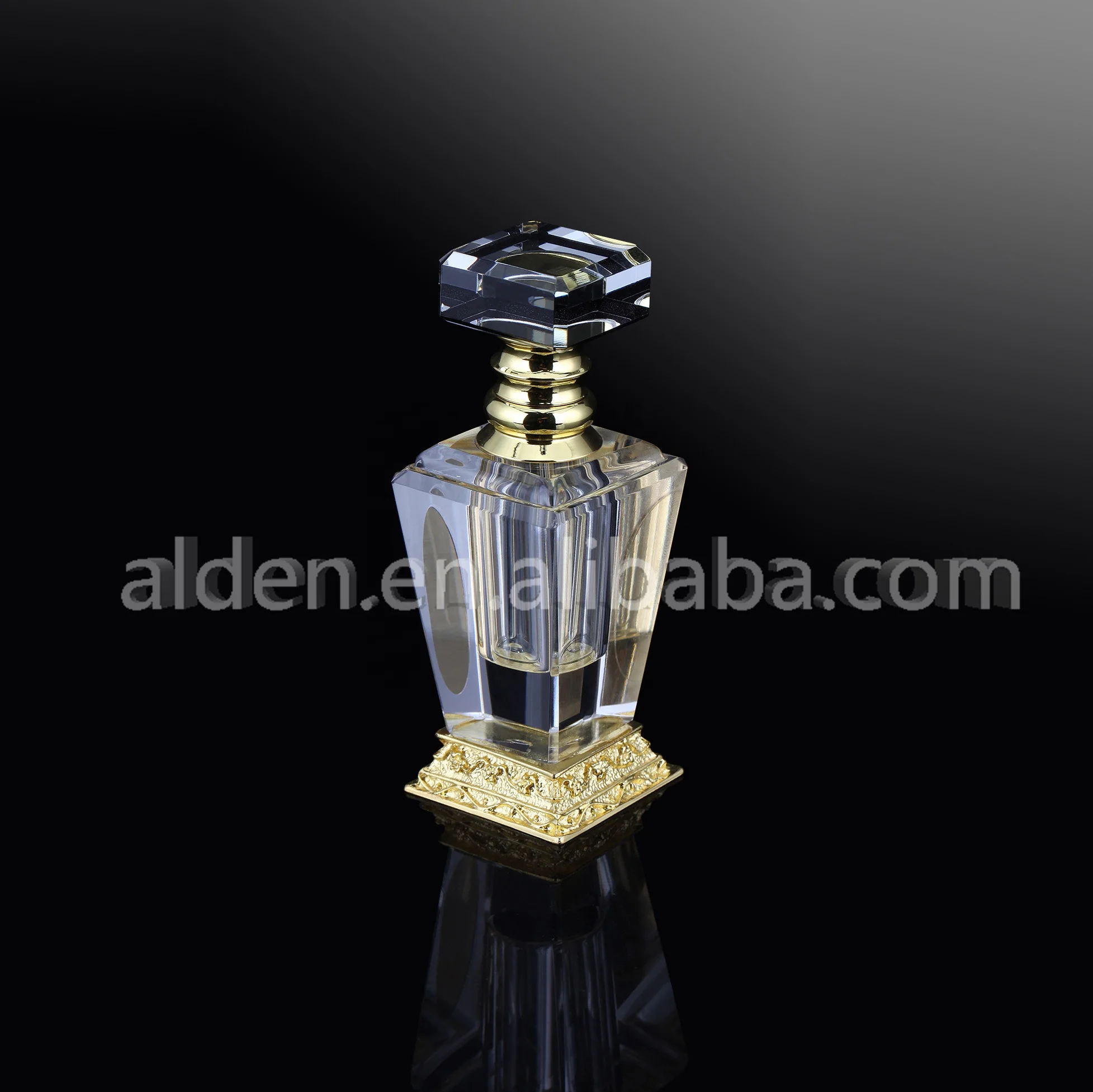 
Luxury decoration crystal bottle square oil perfume bottle with metal 