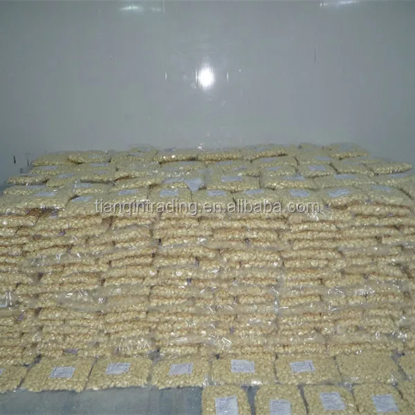 vacuum packing peeled garlic