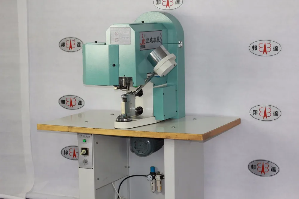 High Quality Automatic Women Safety Mountaineering Sports Leisure Shoes Fasten, Hook Button Fastening Machine