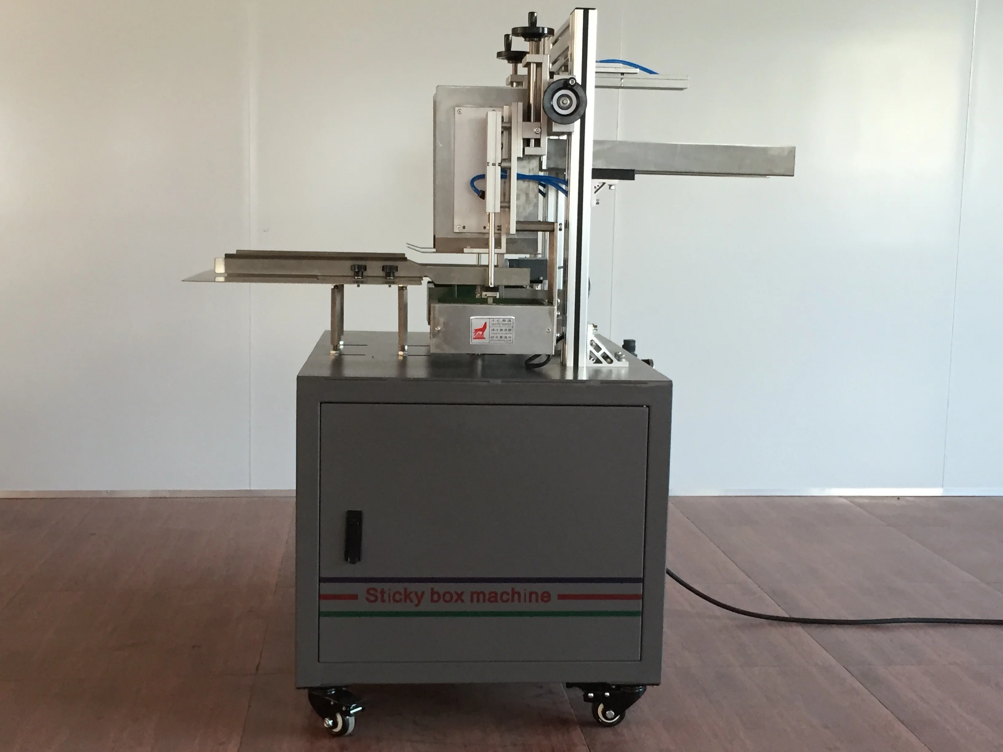 
New design facial tissue carton box packing machine price 