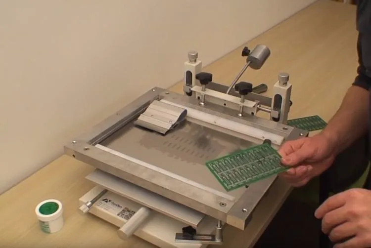 The manual solder printer PM3040 with good quality and easy operation, pcb paste printer , SMT production machine