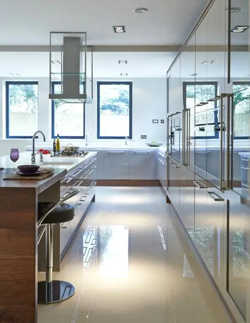 Китайский поставщик, роскошный белый лаковый кухонный шкаф с высоким блеском и дискретным светодиодным освещением