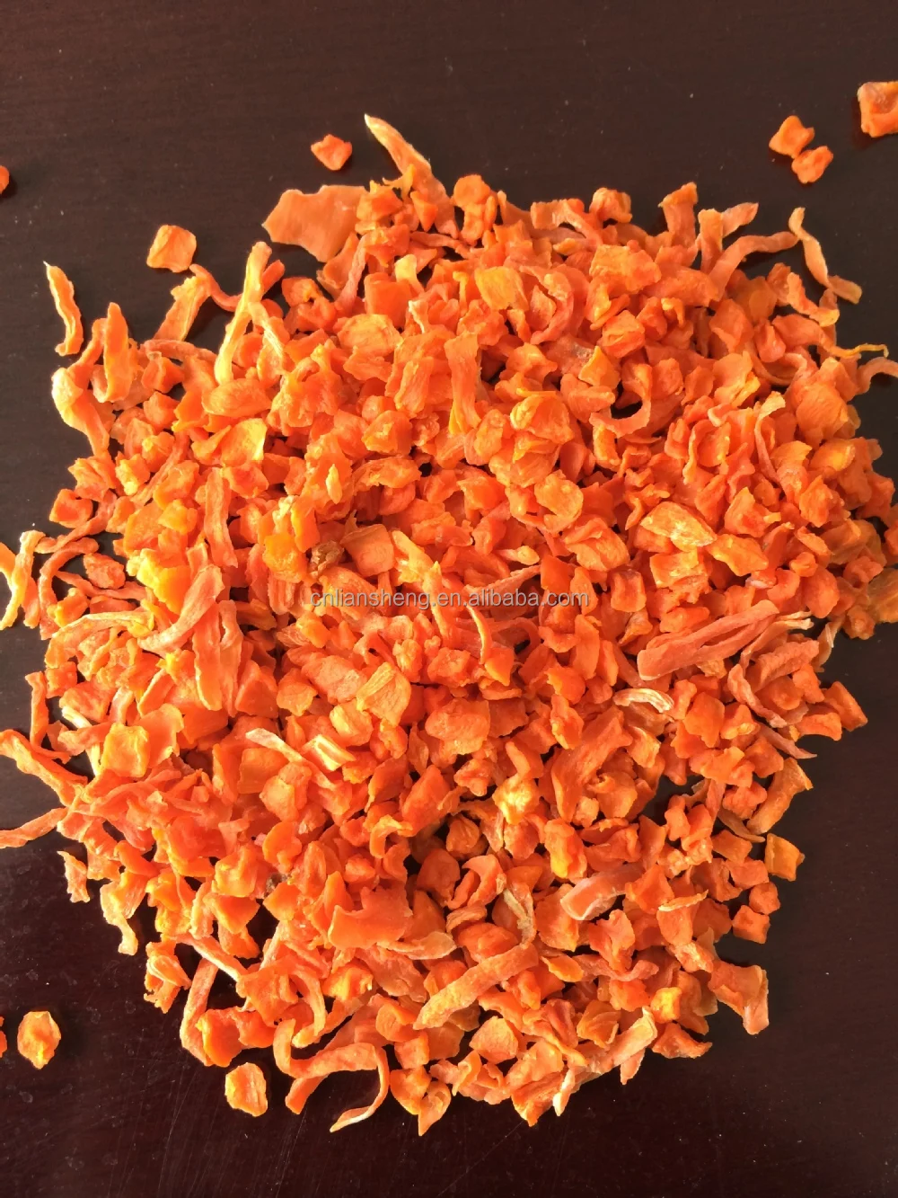 Заводская поставка натуральные органические обезвоженные овощи сушеные Морковные гранулы 1x3 3x3 10x10x3 мм