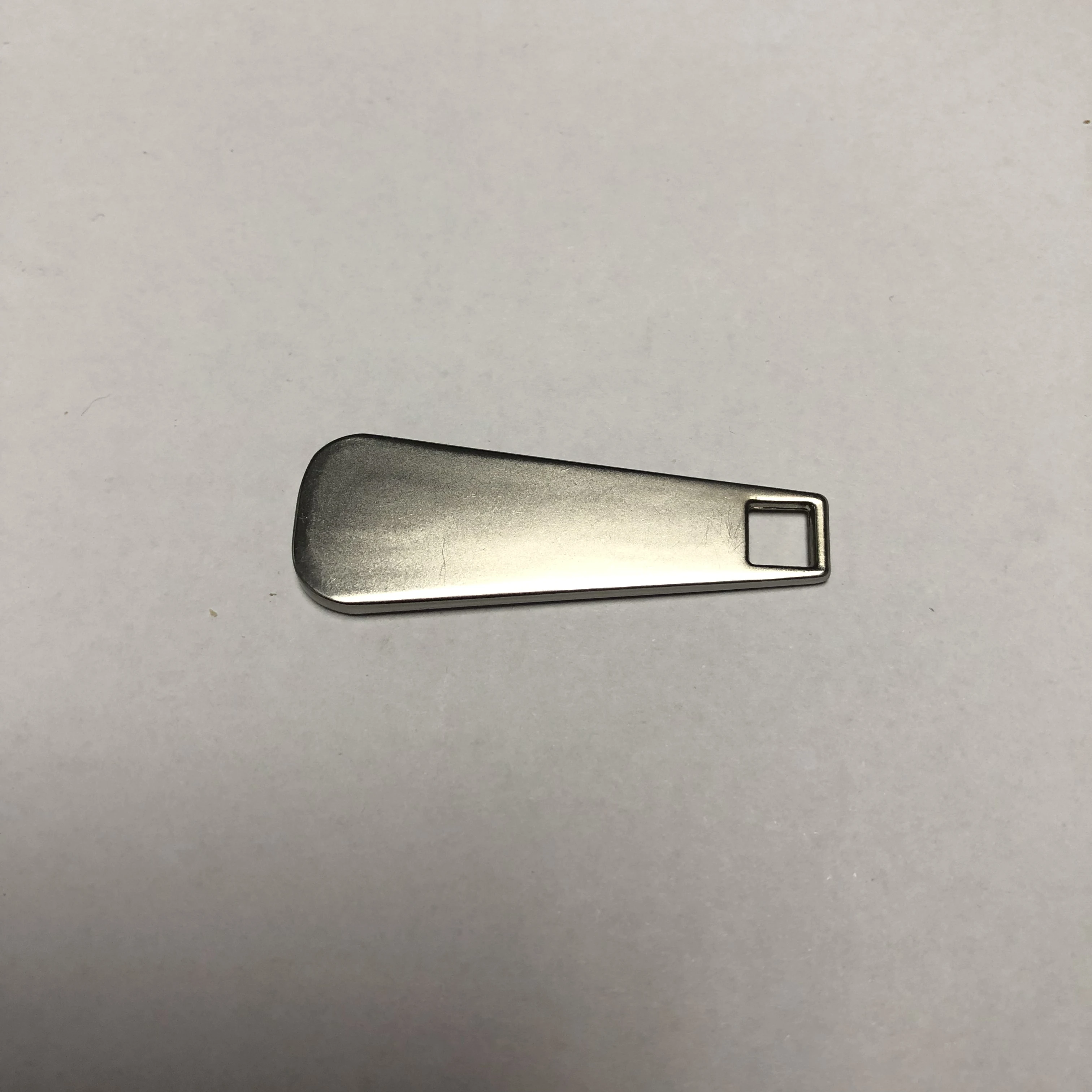YK988  custom different color metal label tag logo for handbag brand bag hardware accessory