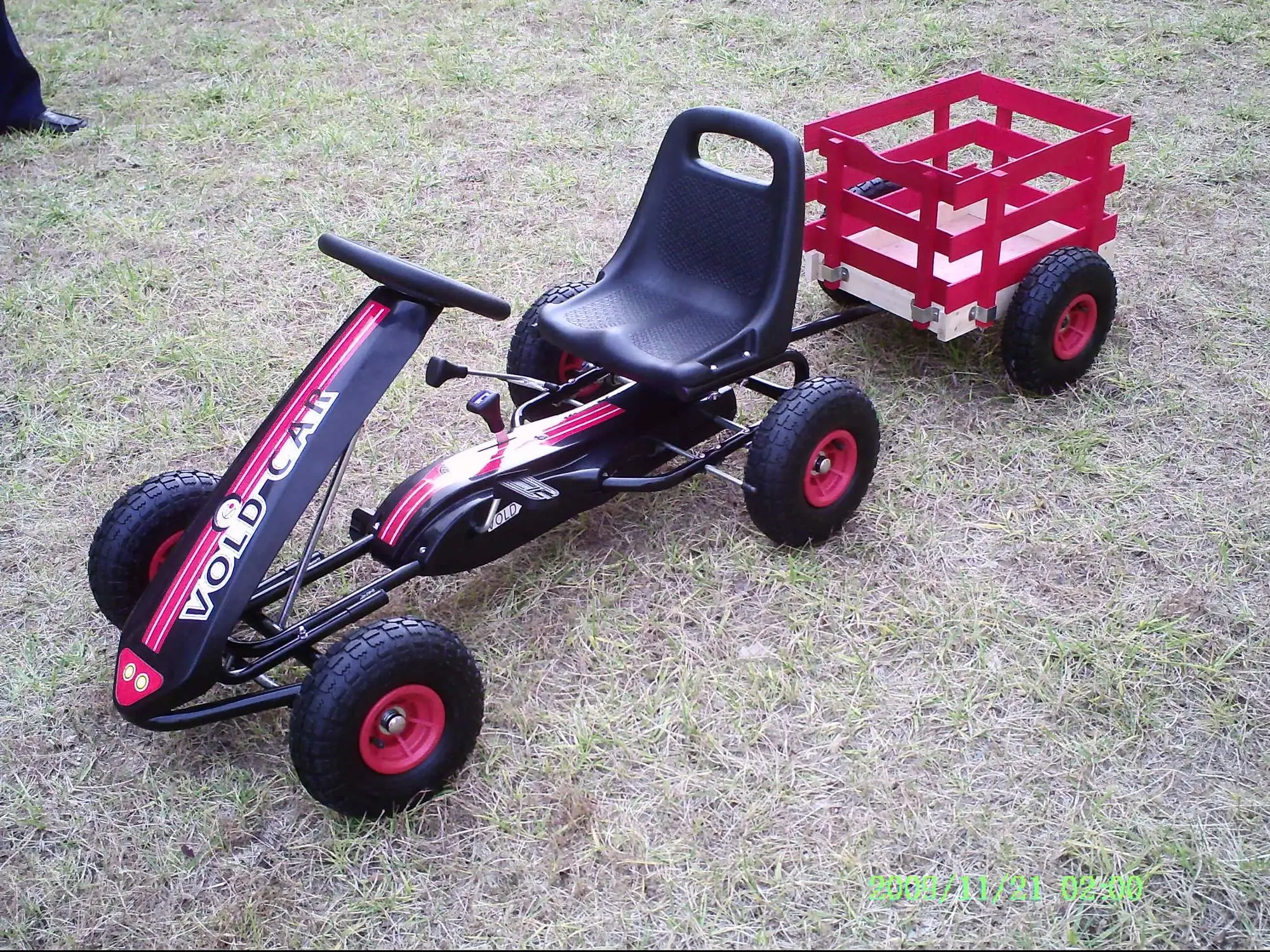 Body building and entertainment type go kart