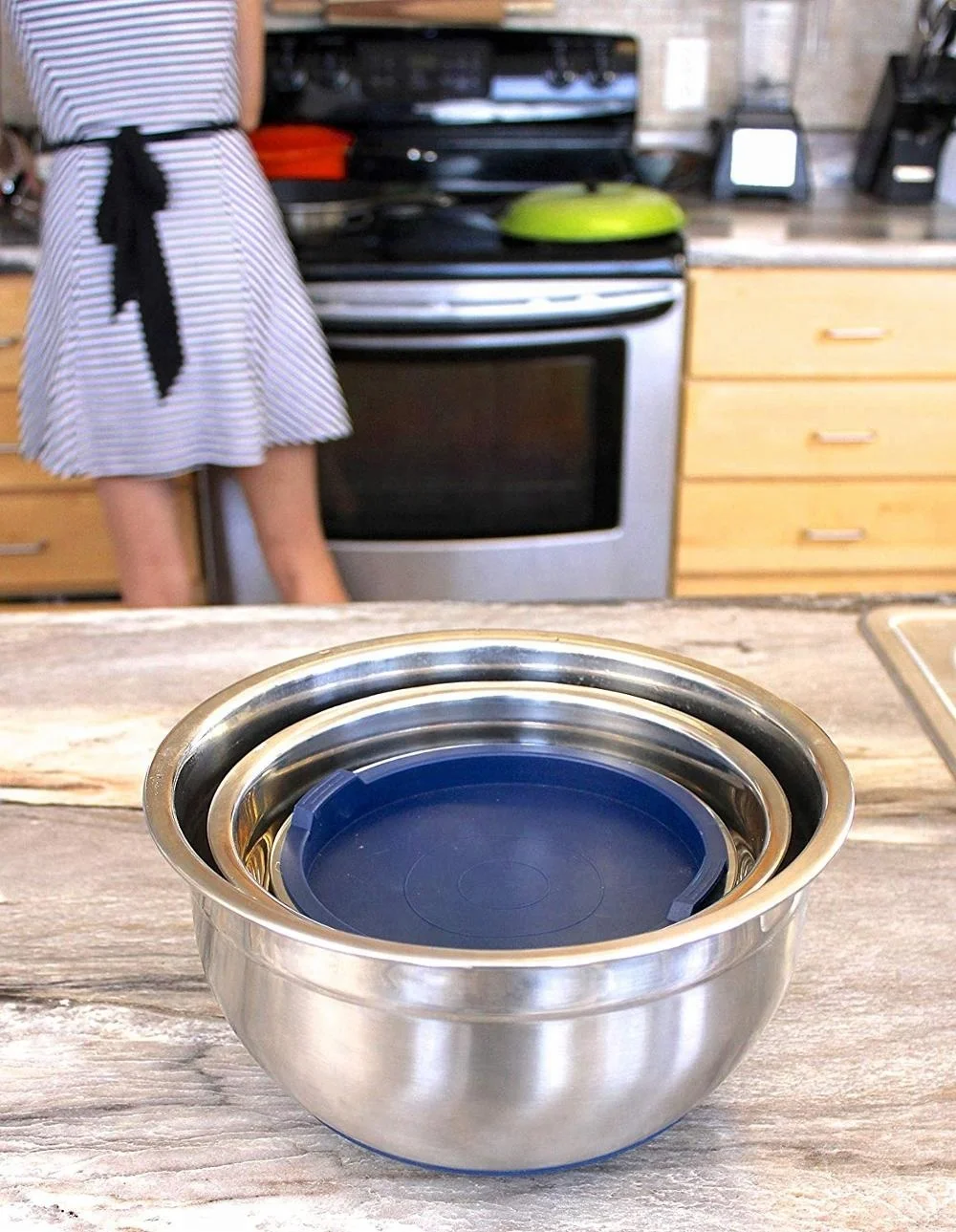 Perfect Set of 3 Non-Slip Stainless Steel Mixing Bowls with Lids