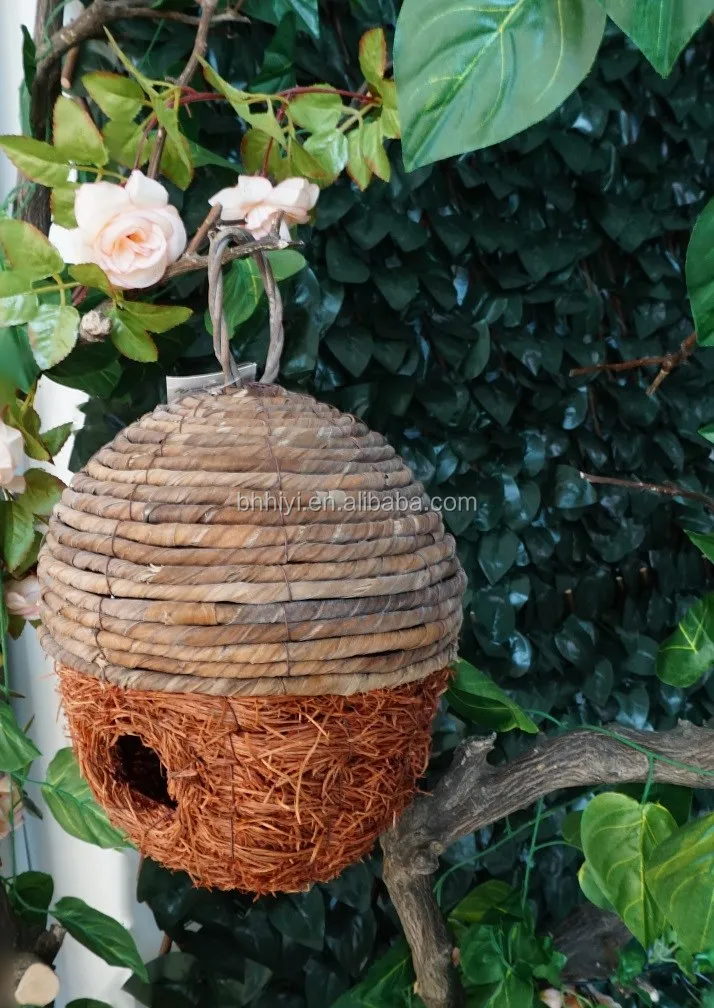 Cheap Natural Round Handmade Rattan Outside Hanging Bird Roosting Pockets For Resting Birdhouse Cages Wholesale