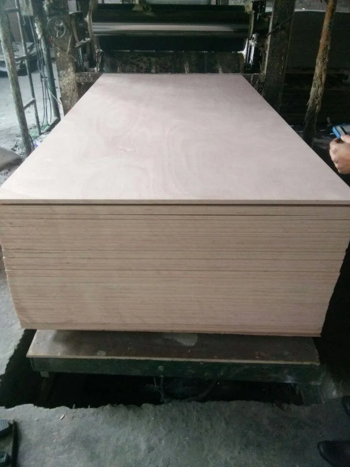 
high quality and cheap price 18 mm commercial plywood for furniture,packing,decoration 