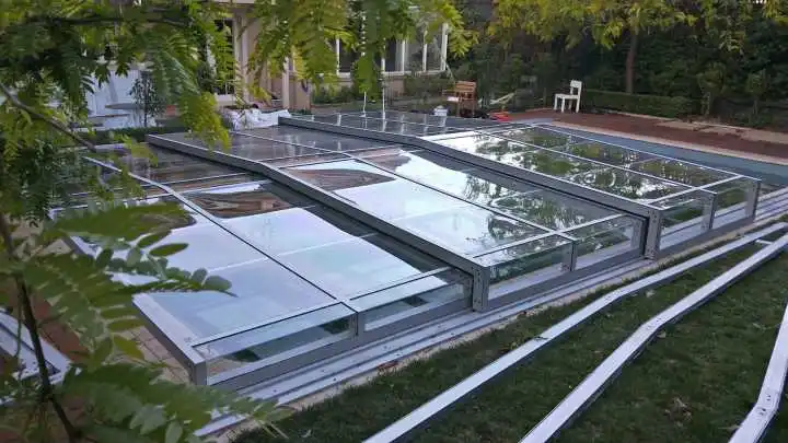 Retractable Swimming Pool Cover with polycarbonate panel and Aluminium frame