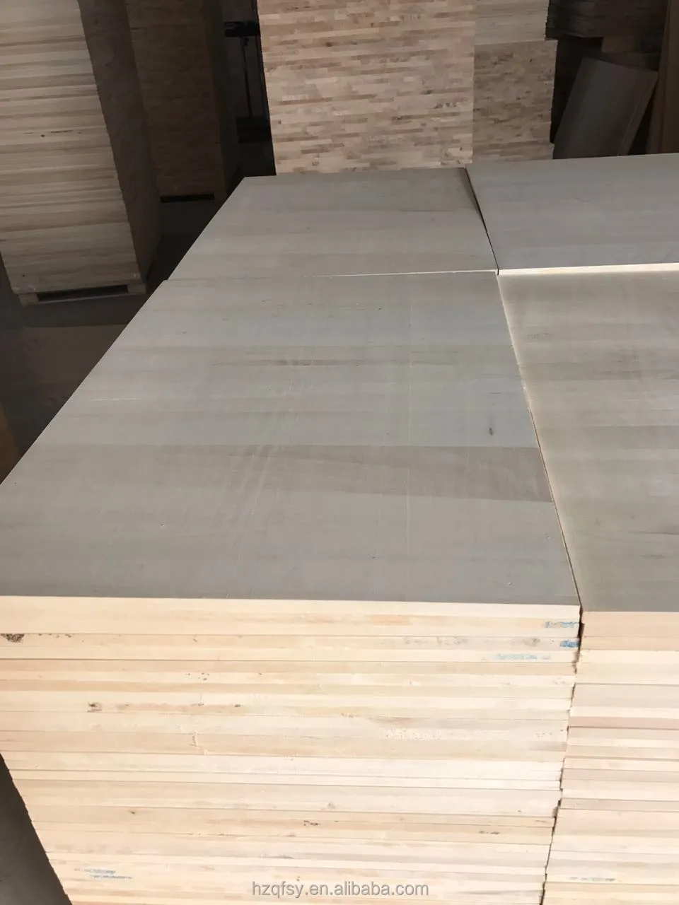 Dry soft paulownia wood