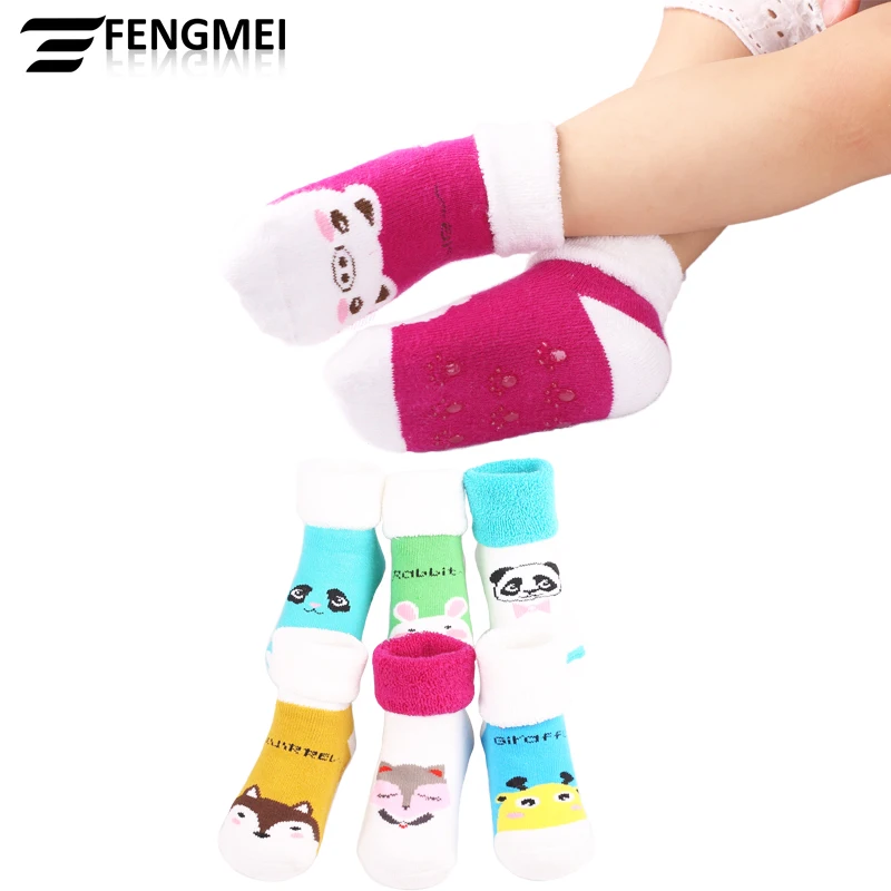 Hot selling  soft touch cartoon fashion socks custom cute pretty baby girls wearing socks knitted cotton warm soft socks