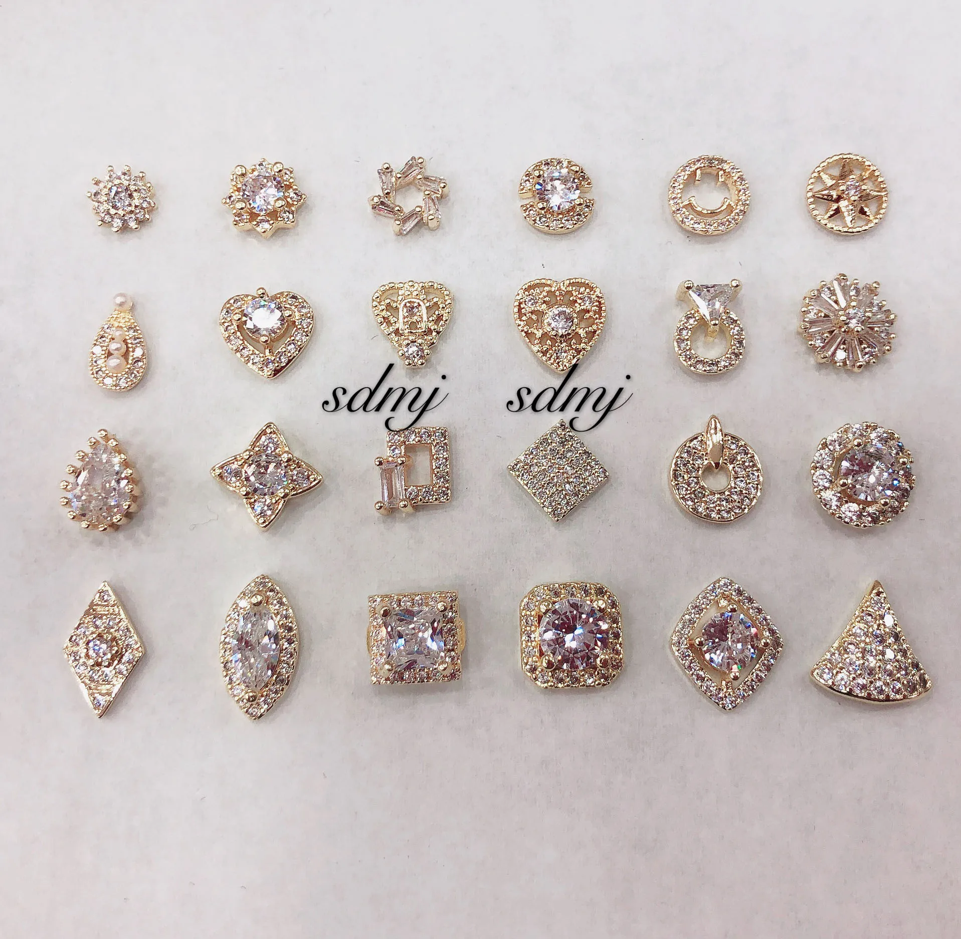 Hot Sell New Designs Zircon Luxury Nail Art Decoration for Beauty Salon Random Mix 50
