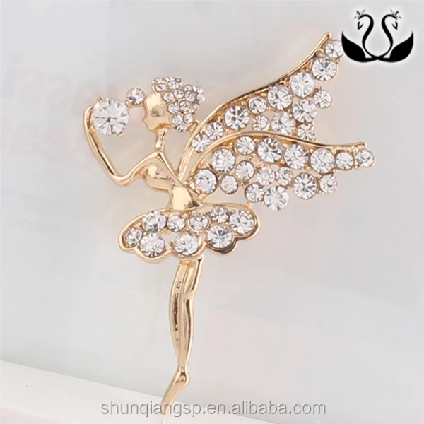 
Christmas Gift Fashion Dubai Gold Plated Metal Angle Wings Brooch 