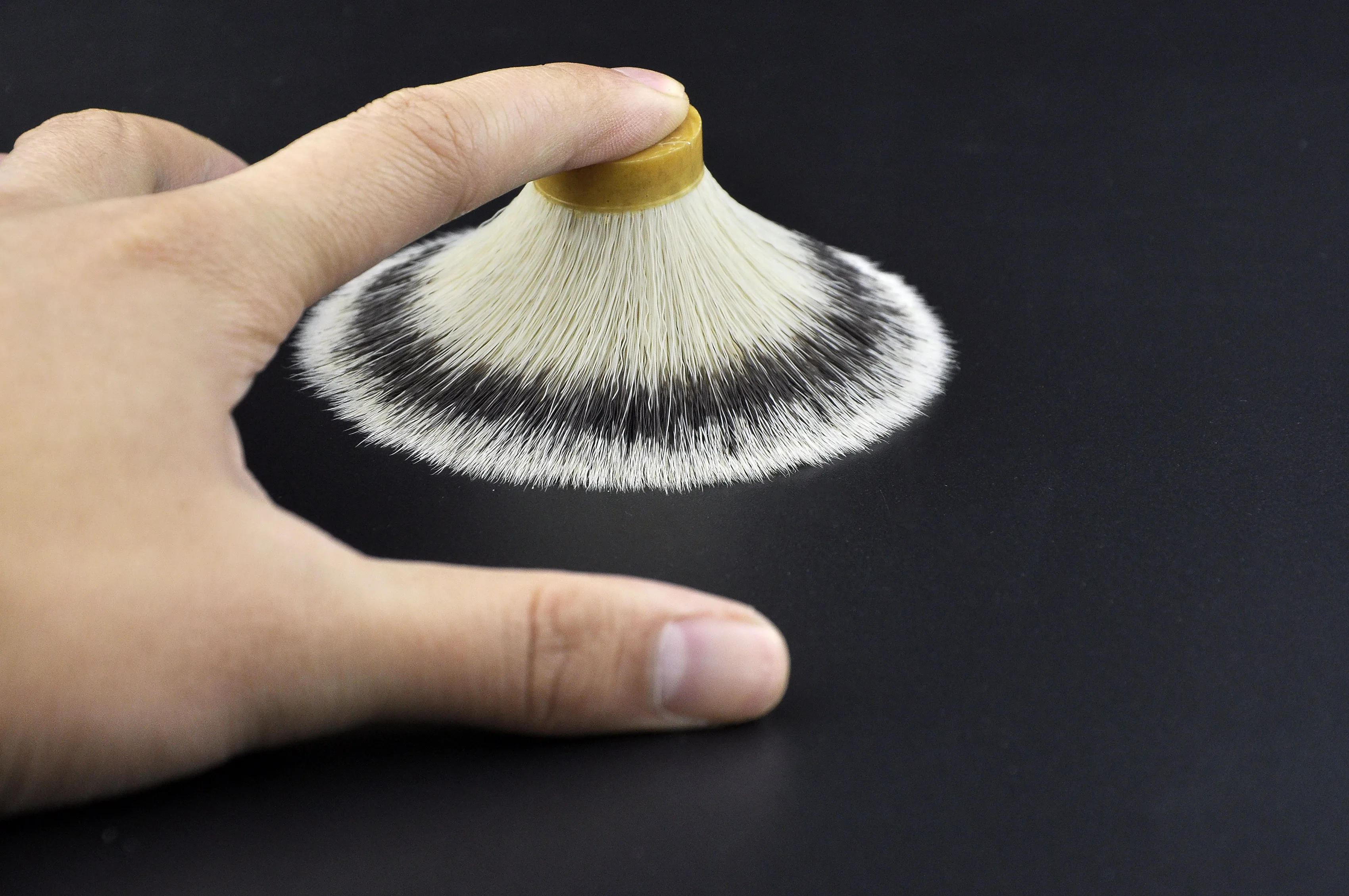 OUMO щетка-высококачественные синтетические волосы Трехцветная щетка для бритья