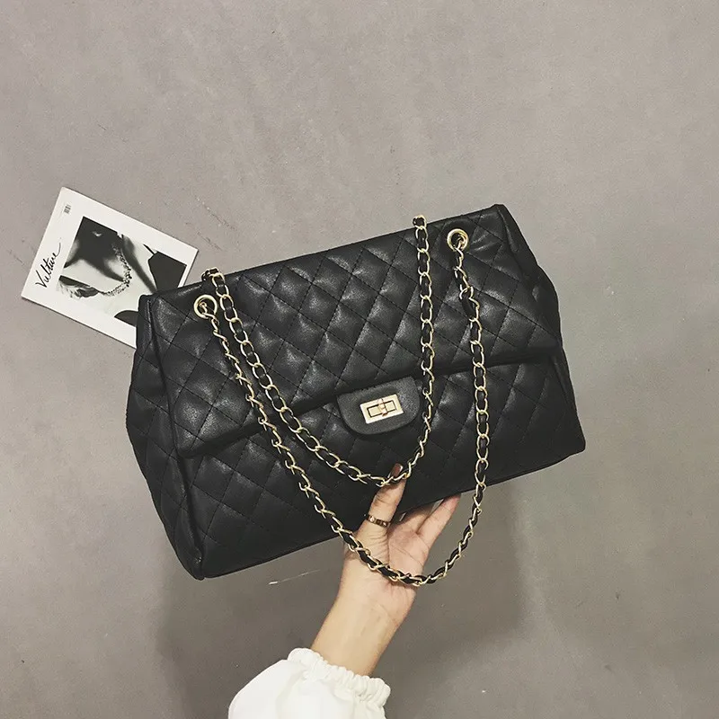 High Quality Japanese Small Chain Lightweight Retro Messenger Bag for Women