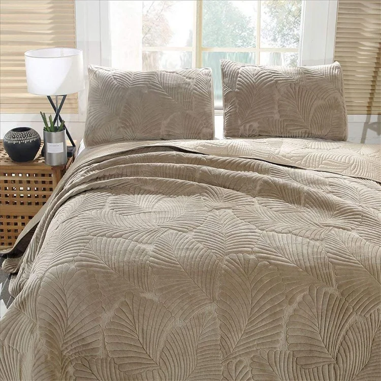 Short Plush Velvet and Microfiber Embroidered Bedspread Quilt