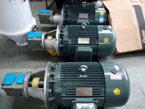 Single stage automatic injection blow molding machine for making PET PP bottles