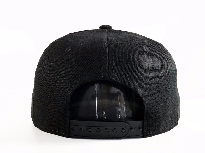 
Alegria Small MOQ Acrylic Custom Logo Embroidery Black Snapback Hats Caps 