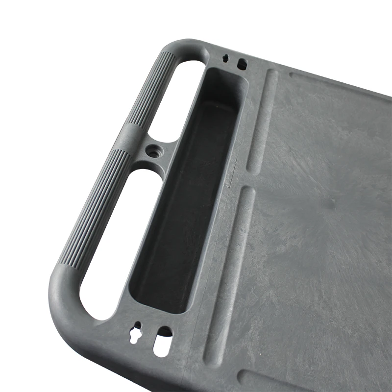 Пластиковая тележка с тремя поддонами и плоским верхом