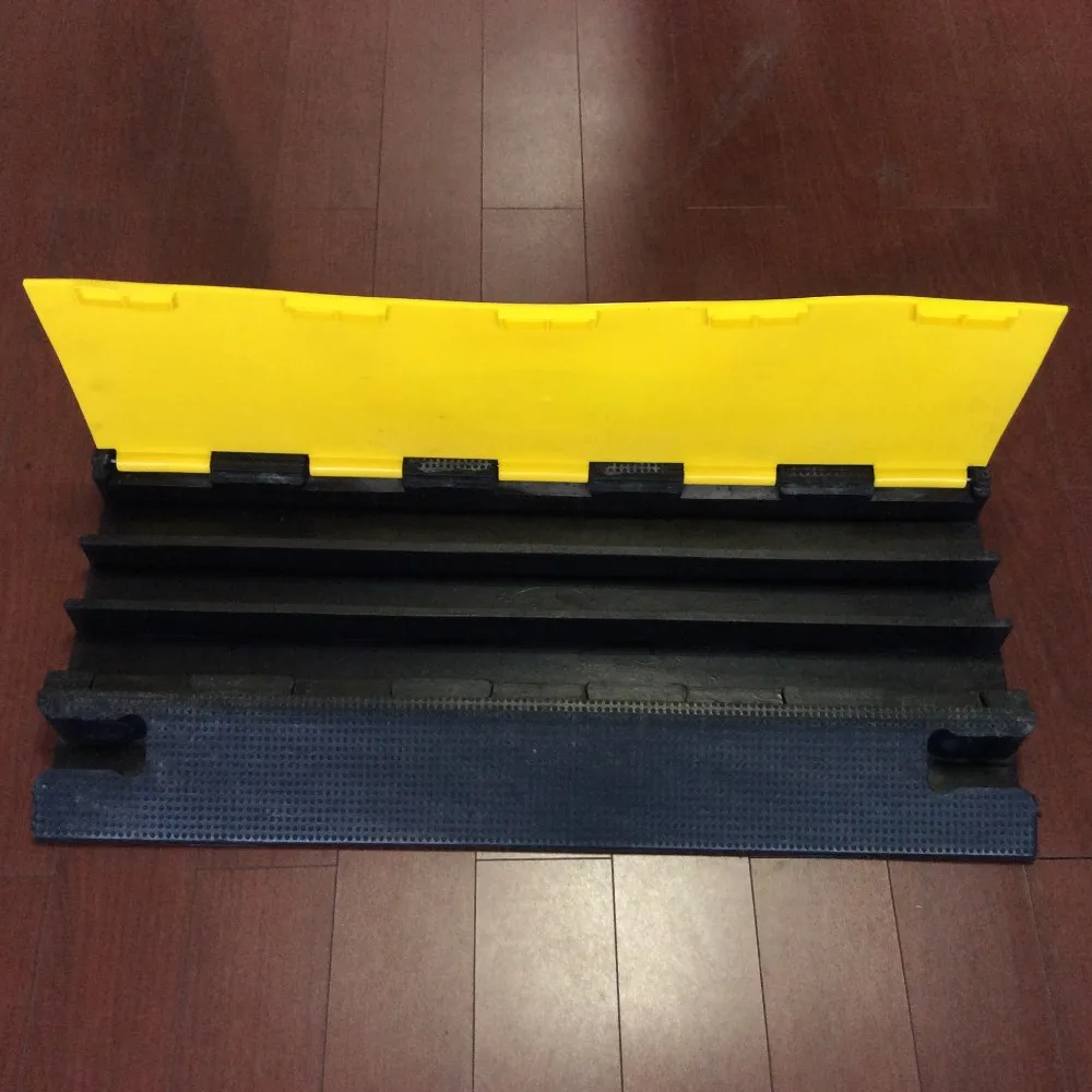 cable protector durable reflective 2024 rubber speed hump 3 channels cable ramp