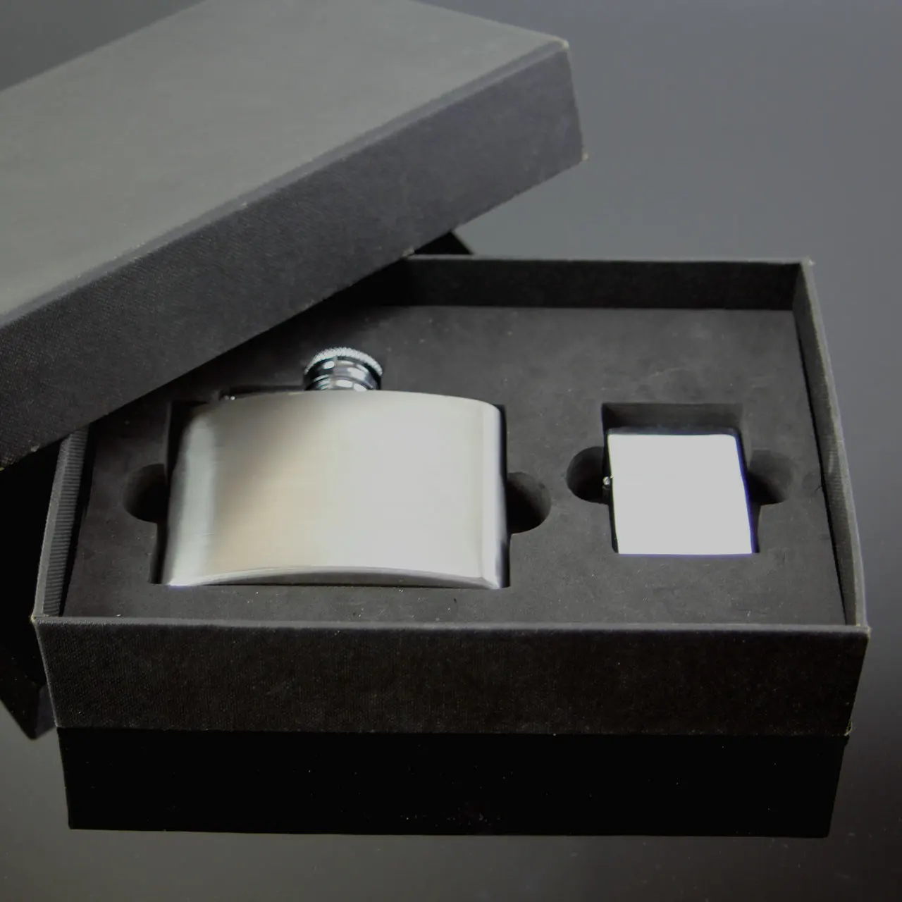 Logo Customized Stainless Steel 4 OZ  Hip Flask set  with oil lighter