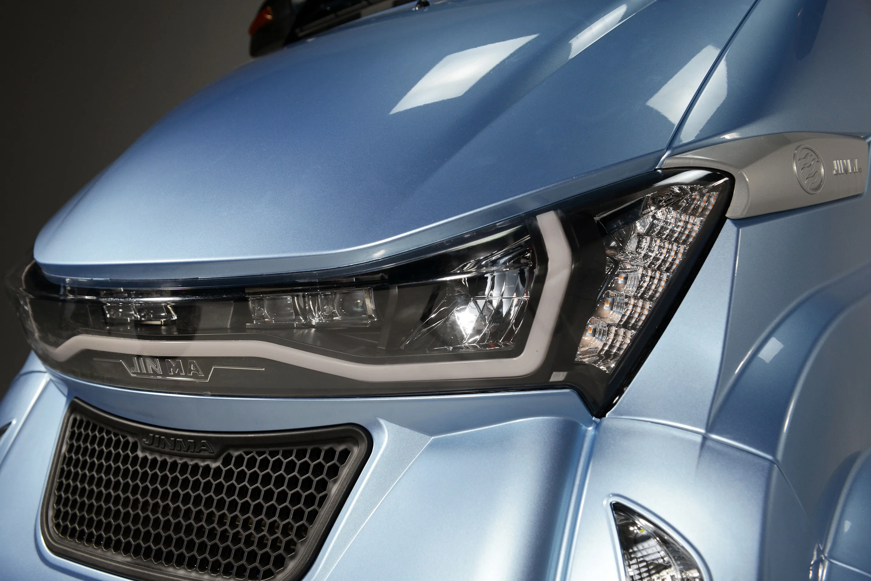 Runhorse J2  4 wheels electric car for Europe market with EC EEC