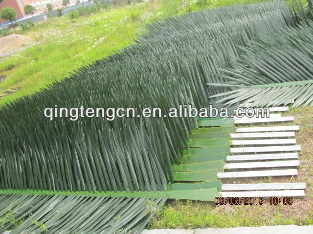 замаскированные пальмовых листьев и ветвей