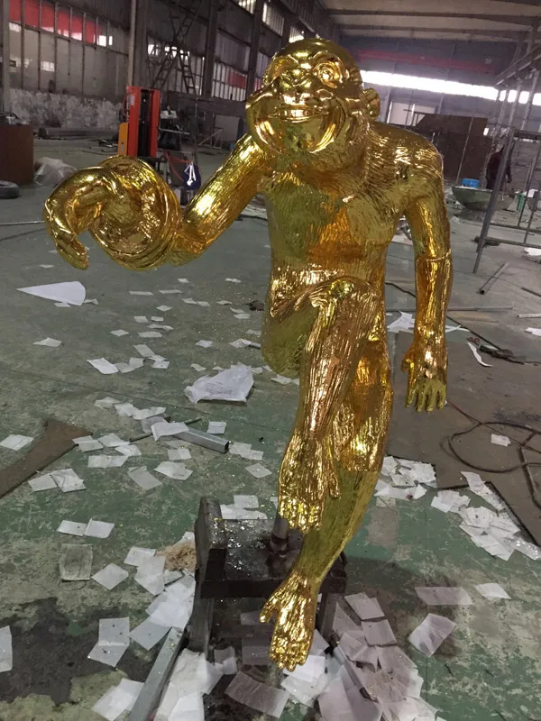 Gold leaves casting bronze monkey statue sculpture for Macao shopping mall