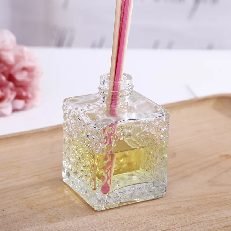 Wholesale spot 90ml factory clear cube shape air fresheners wholesale diffuser bottle with lid