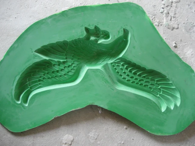 
 Рельефная форма-используется для облегчения гипса (красивые строительные материалы)  