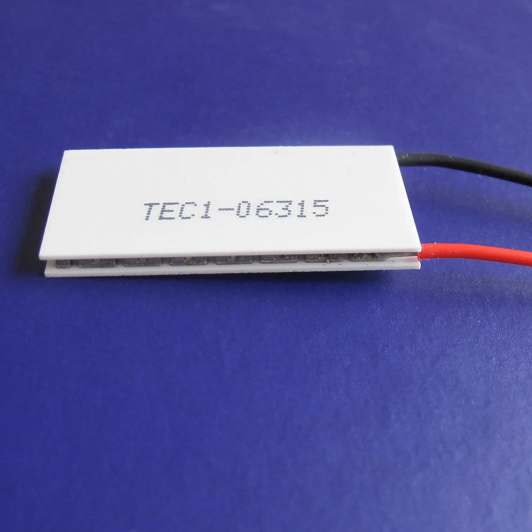 
HB TEC1-06315 полупроводниковый холодильник 40x20x3,1 мм 65 Вт Термоэлектрический охладитель 