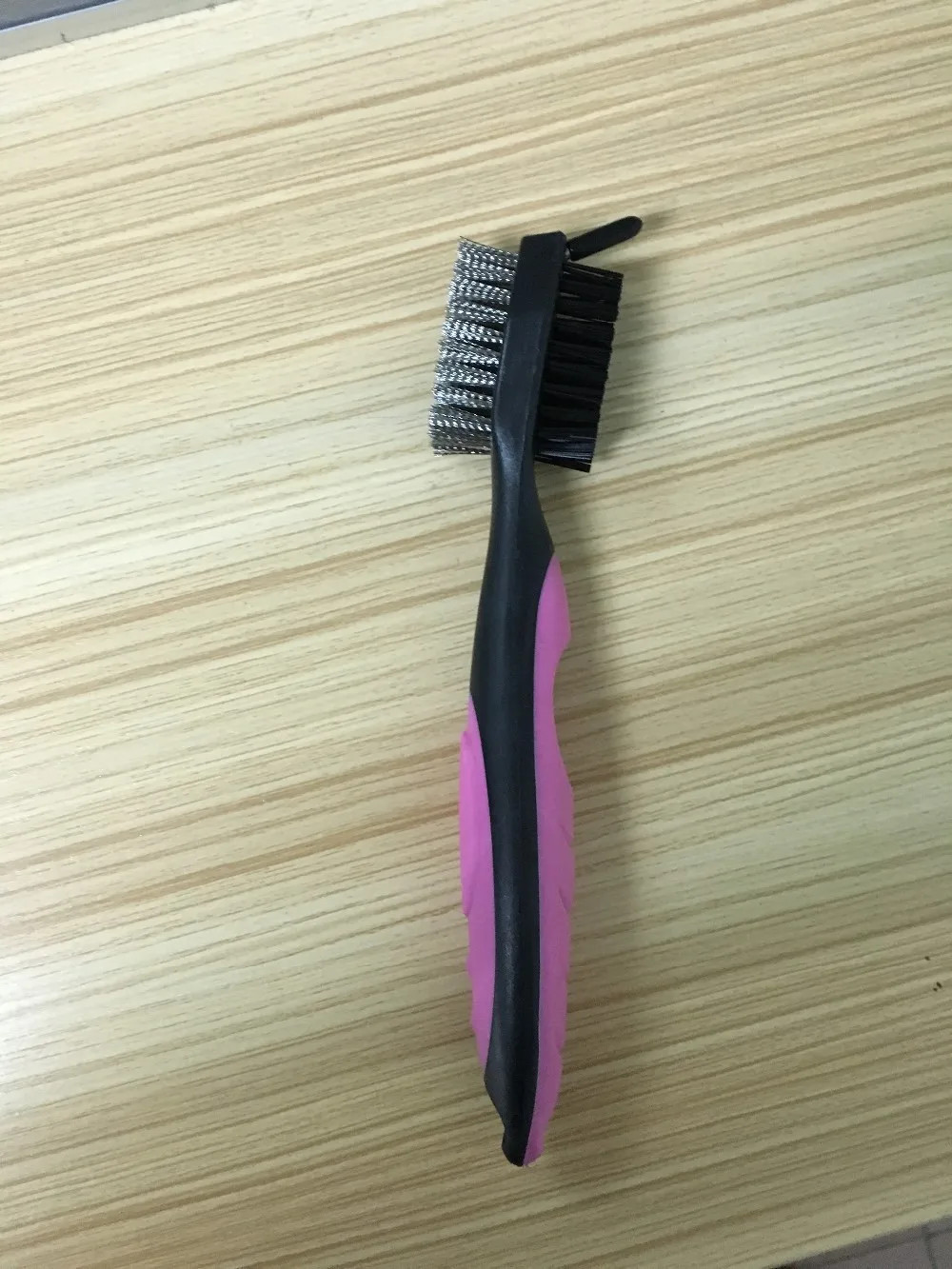 Deluxe golf brush with Groover& 2 FT RETRACTOR