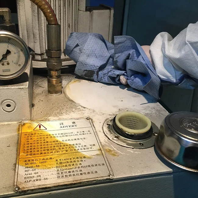 
25x30cm Dust Free Strong Oil Absorbing Enhanced Industrial Cleaning Cloth Blue Cleanroom Paper Wiper Roll 