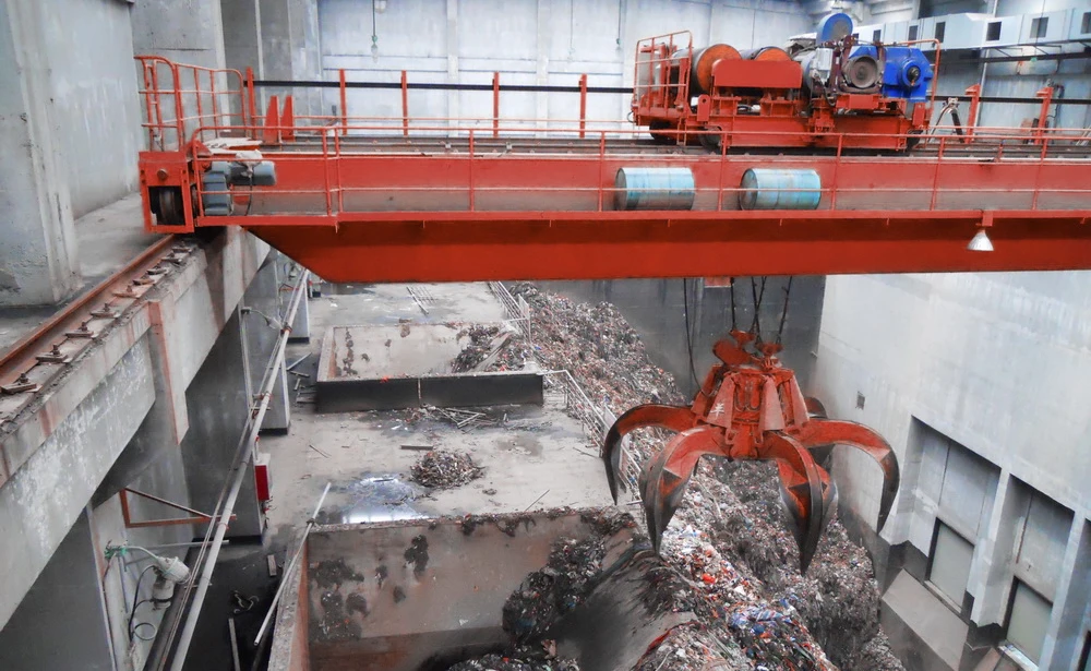 Professional Double Girder Overhead Grab Crane 20t Scrap Yard Cranes Waste to Energy Plant Use Crane