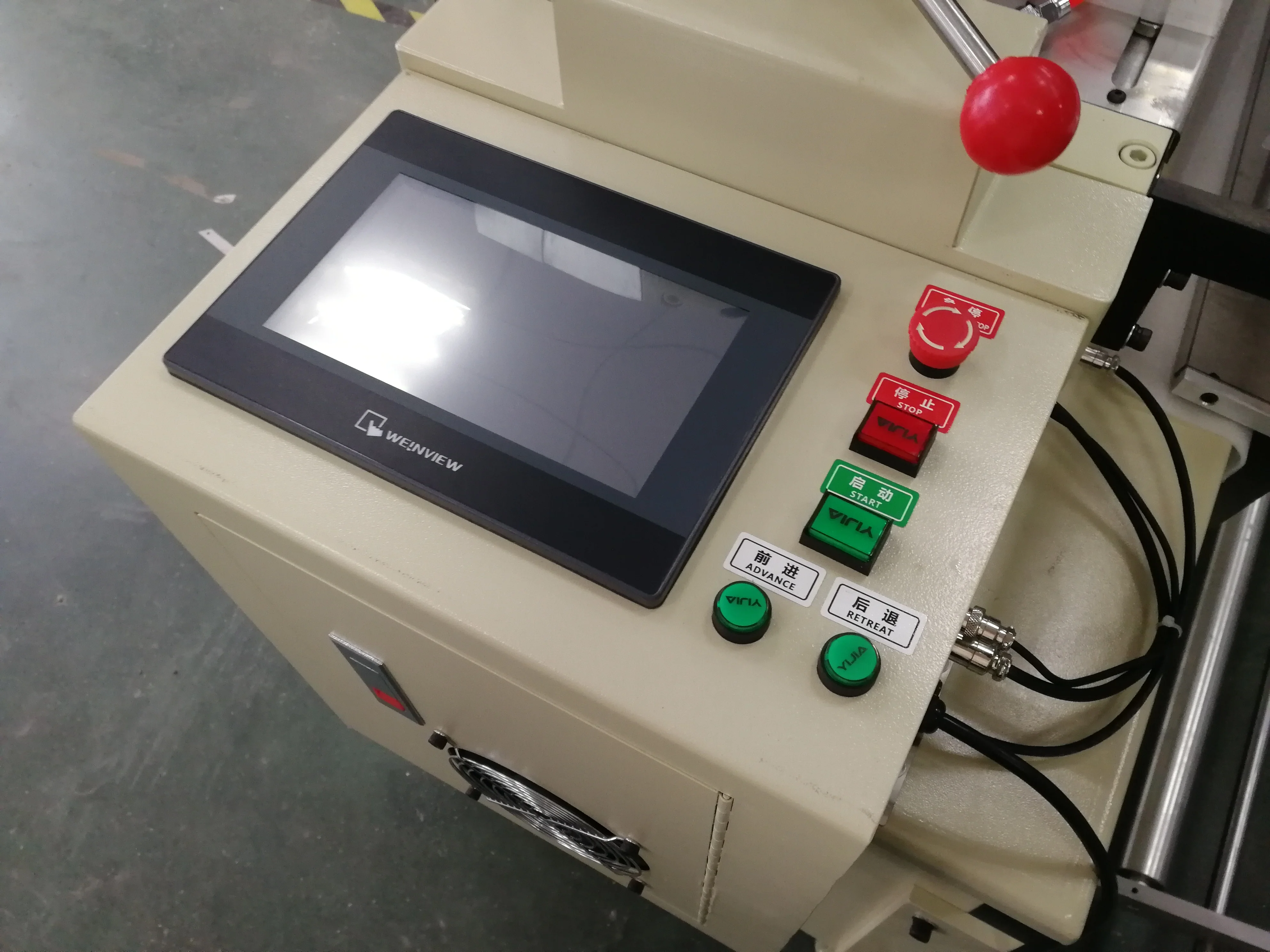 Автоматическая Машина Для Резки Рулонов и листов из нетканого материала