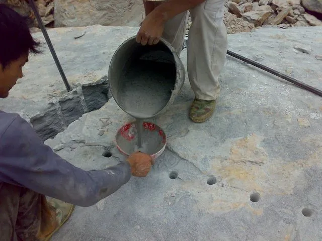 Расширенный раствор для каменного карьера и землеобработки