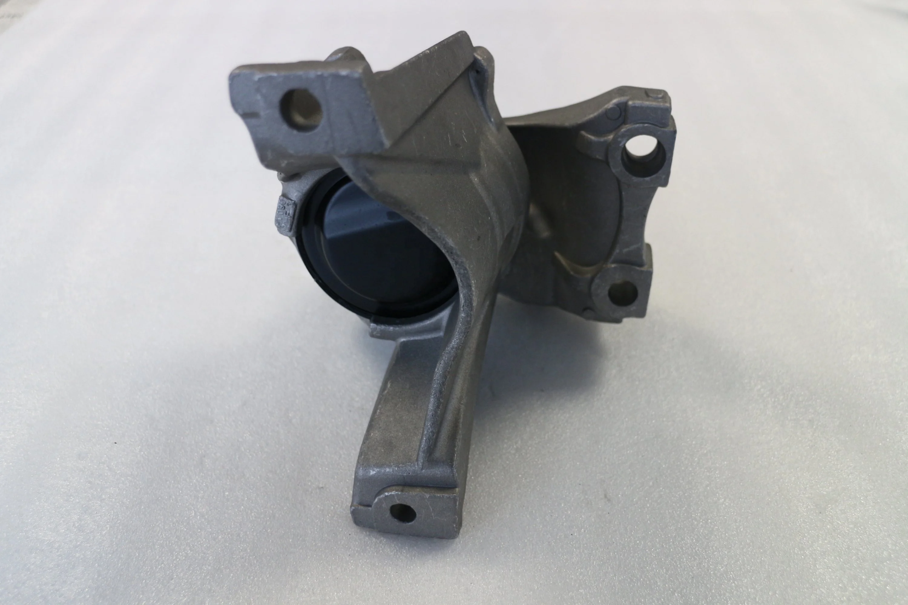 Factory Price 50820-SWG-T01 Front Right Motor Engine Mount for Honda CR-V 2.4L Acura RDX 2.3L 2007-2012