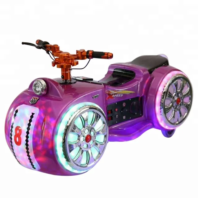 Парк развлечений на открытом воздухе, электрический гоночный автомобиль