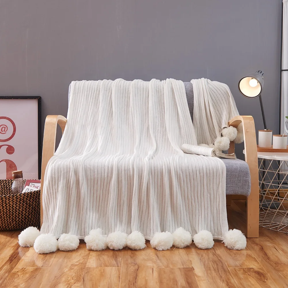 Popular INS design 100% Cotton Knitted Throw Blanket With Pompom