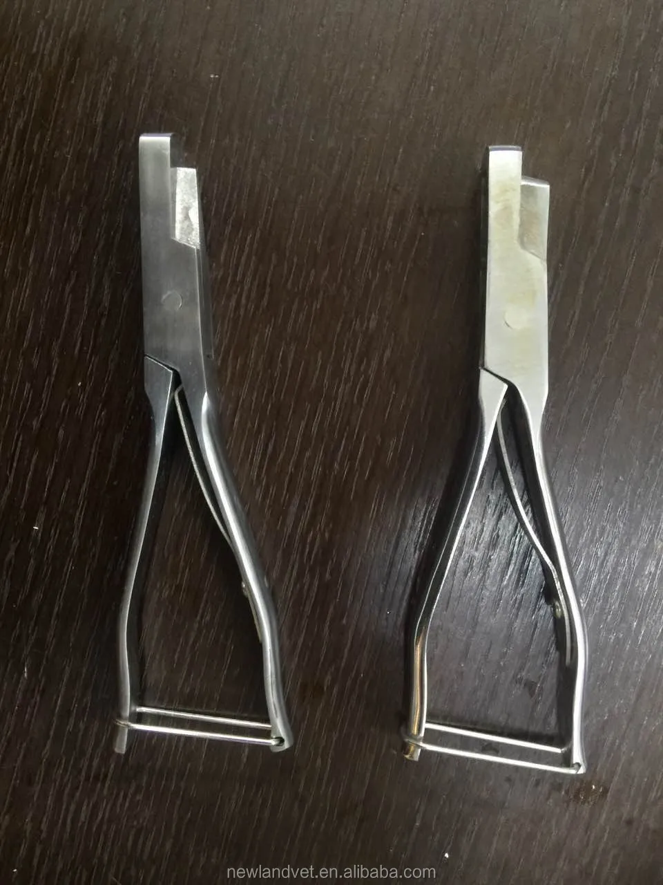 High Quality U and V type Veterinary Instruments Cattle/cow/rabbit Marking Ear Notcher