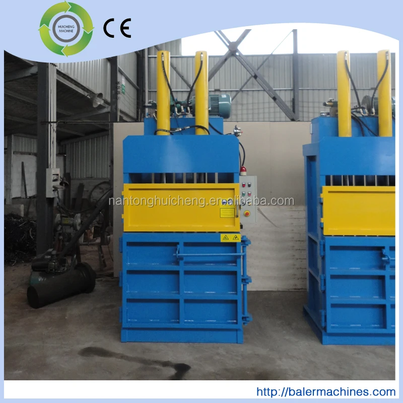 Plastic scrap, paper, cotton and woodchips compress baler machine