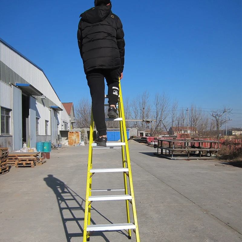 Light weight 300 lb load capacity triangle fiberglass ladder