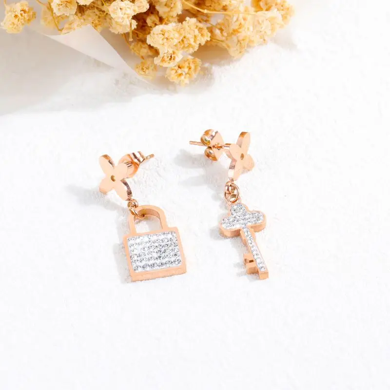 
Rose Gold Stainless Steel Titanium Zircon Lucky Four Leaf Clover Key And Lock Stud Earring 