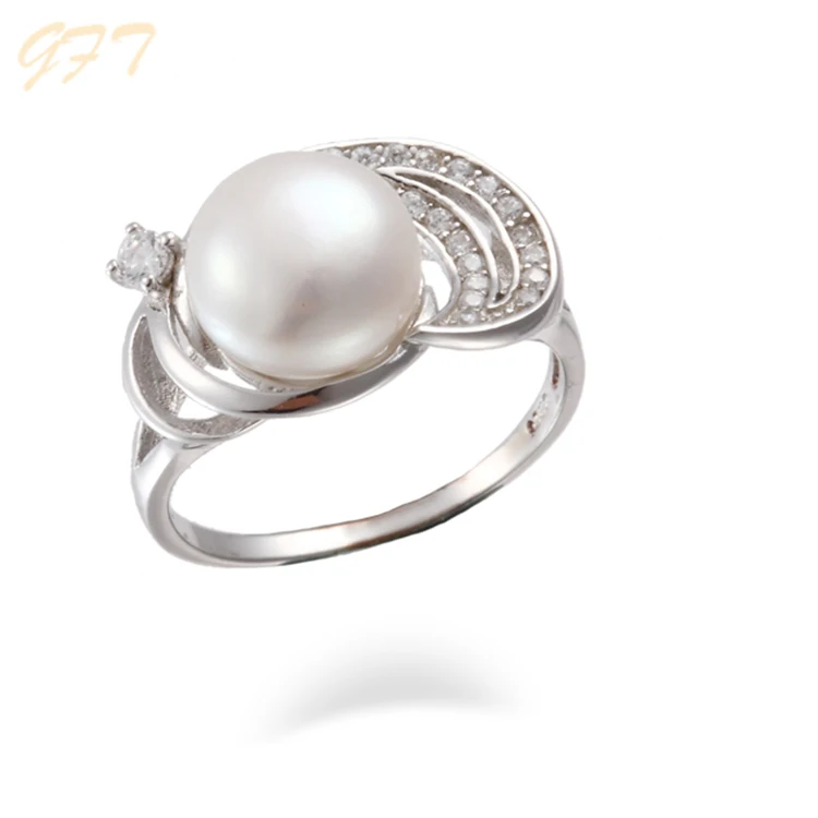 
Mirror-polished pearl silver ring with crystal 