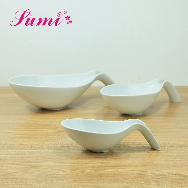 White porcelain spoon shape bowl with fashion style for hotel dinnerware