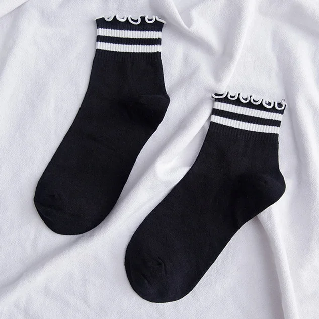 Custom New Design Fall Winter Womens Black And White Lovely Ladies Girls Cotton Crew Socks