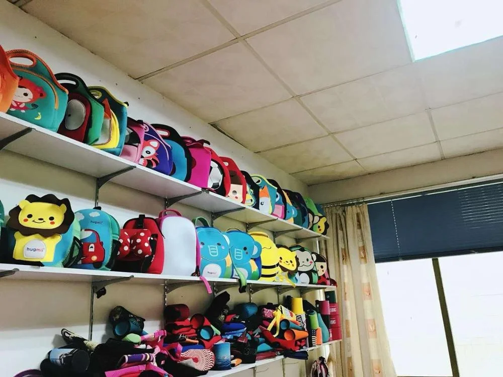 Cheap Bottle Cooler Custom Logo Printed Neoprene Can Cooler With Lanyard Can Coozies