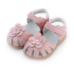 Сандалии из натуральной кожи с цветочным рисунком и ремешком на щиколотке